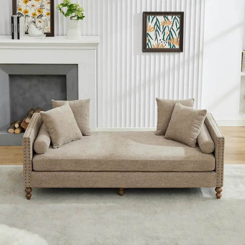 Gepolsterte Chaiselongue mit Chenillebezug und Nagelkopfbesatz