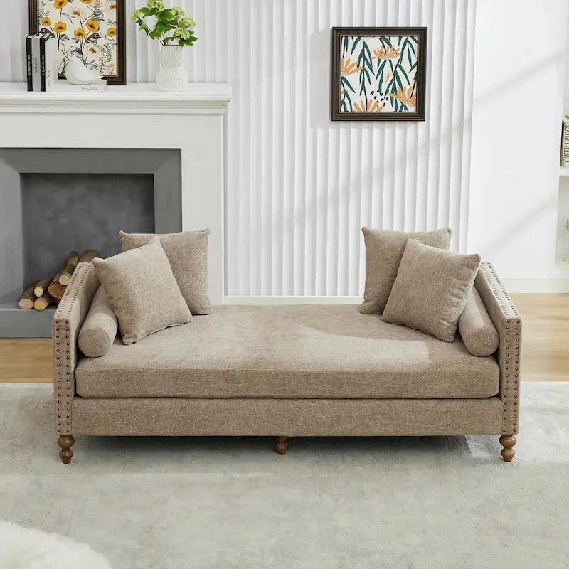Gepolsterte Chaiselongue mit Chenillebezug und Nagelkopfbesatz