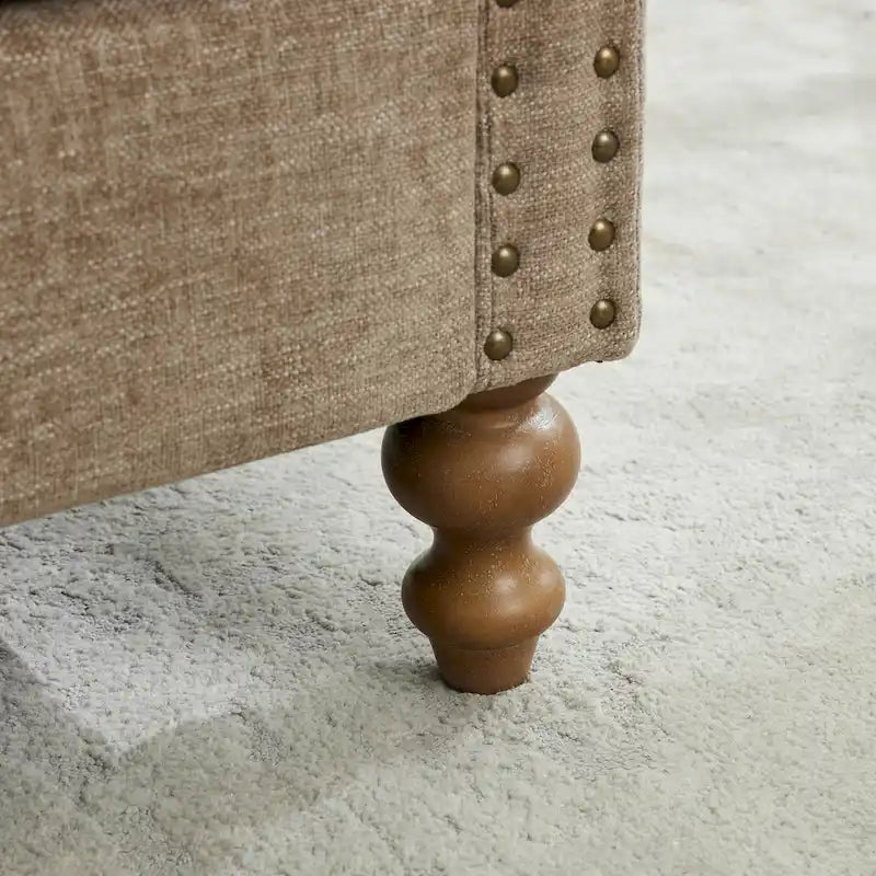 Gepolsterte Chaiselongue mit Chenillebezug und Nagelkopfbesatz