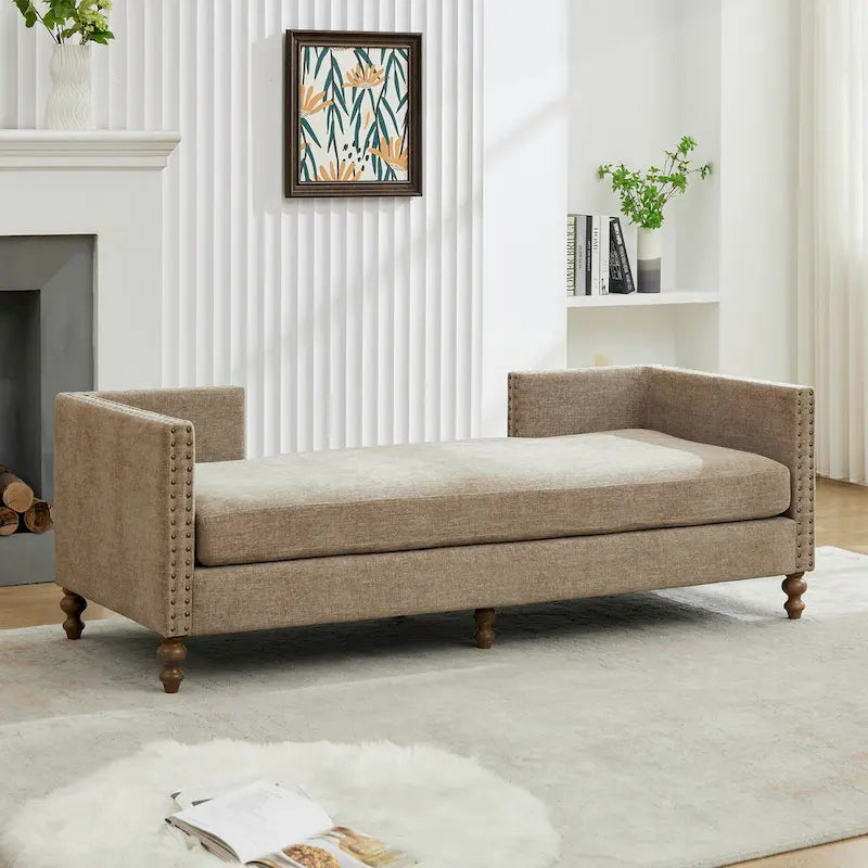 Gepolsterte Chaiselongue mit Chenillebezug und Nagelkopfbesatz