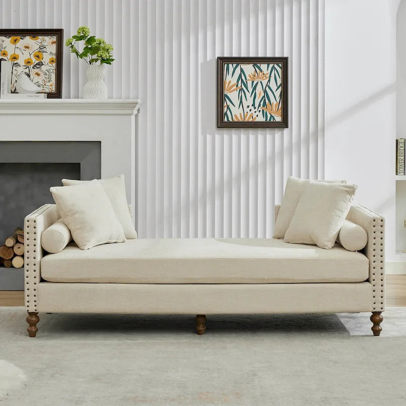 Gepolsterte Chaiselongue mit Chenillebezug und Nagelkopfbesatz