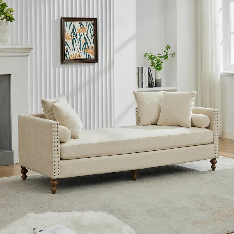 Gepolsterte Chaiselongue mit Chenillebezug und Nagelkopfbesatz