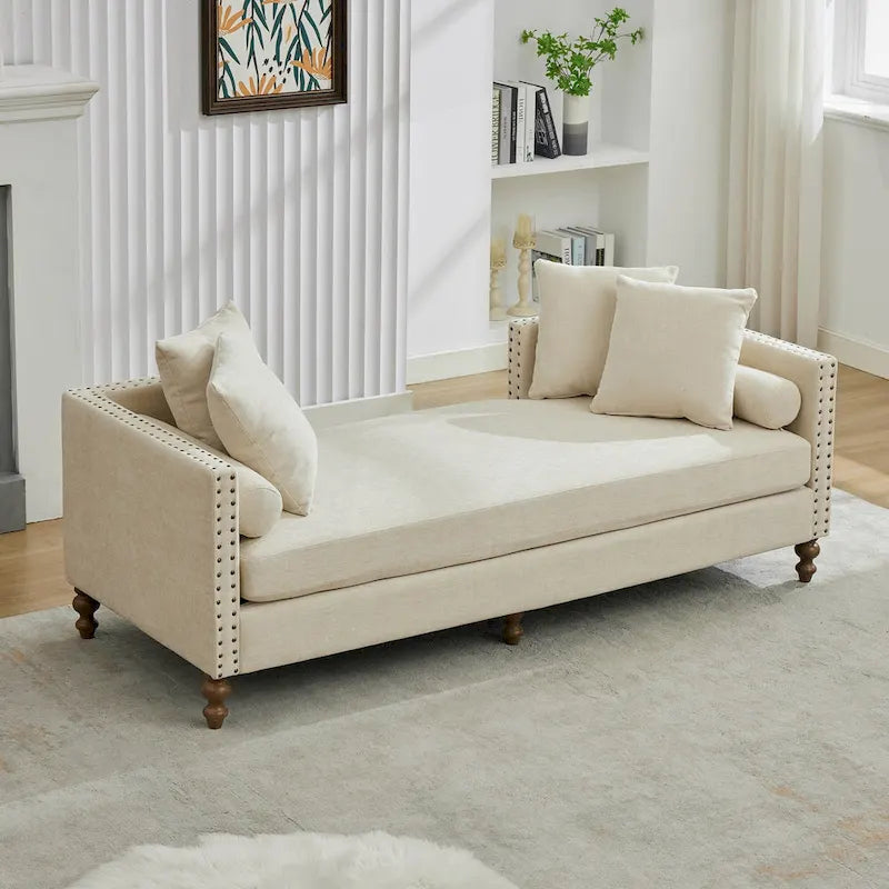 Gepolsterte Chaiselongue mit Chenillebezug und Nagelkopfbesatz
