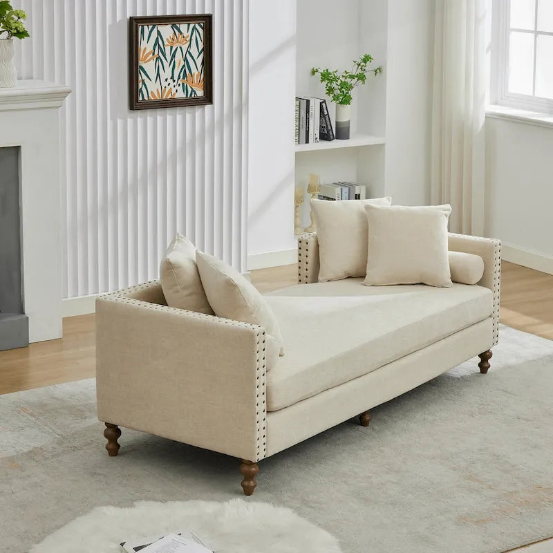 Gepolsterte Chaiselongue mit Chenillebezug und Nagelkopfbesatz