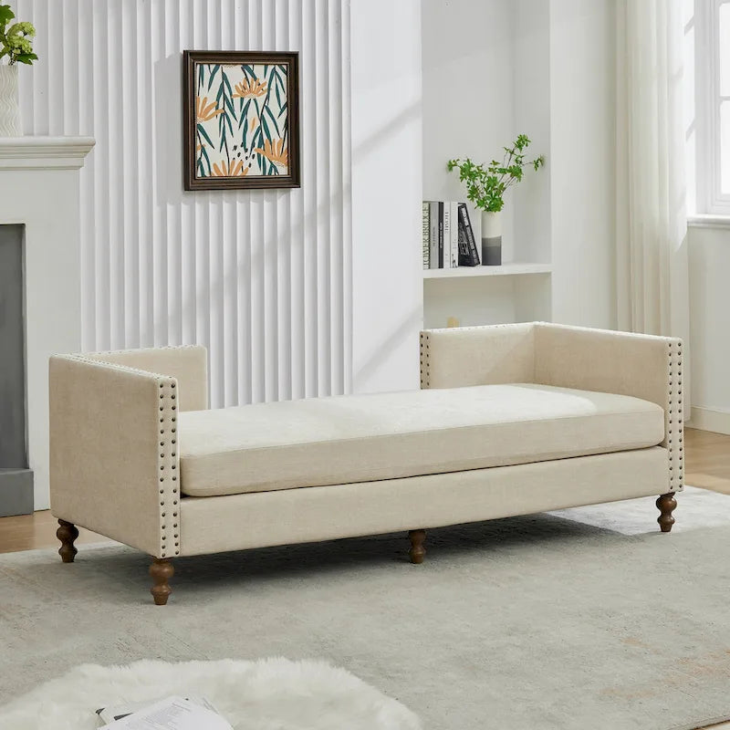 Gepolsterte Chaiselongue mit Chenillebezug und Nagelkopfbesatz